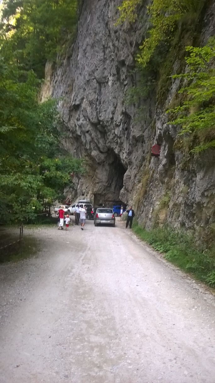 Intrarea în Peștera Polovragi
