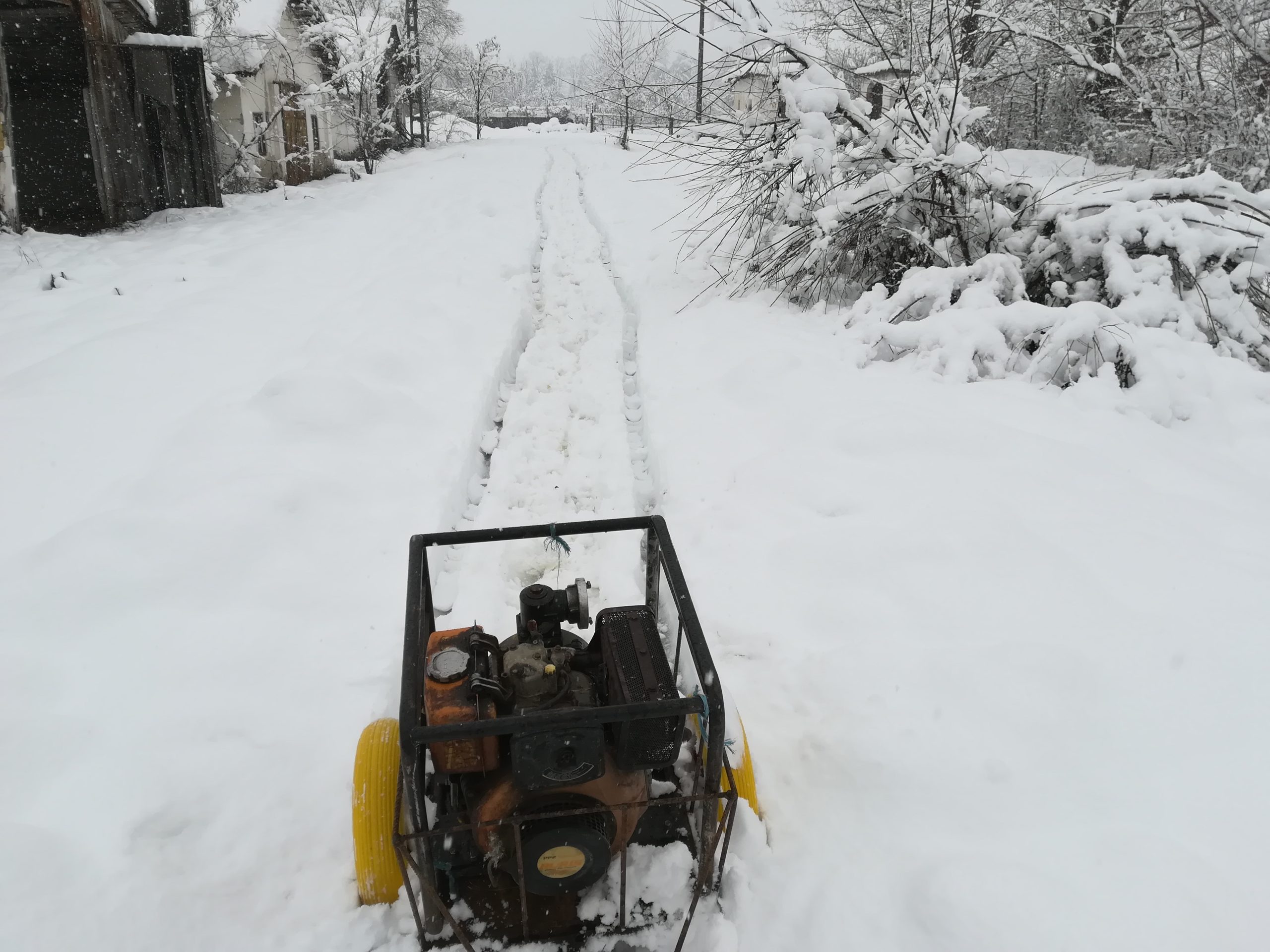 Cu motopompa la grajd, pentru apă de adăpat