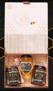 Cutie cadou (tip carte) 3 Borcane Miere Bio Ecologica (salcam, mana, flora salbatica total 1kg)