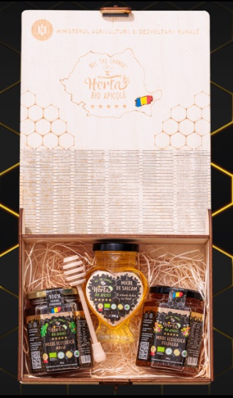 Cutie cadou (tip carte) 3 Borcane Miere Bio Ecologica (salcam, mana, flora salbatica total 1kg)